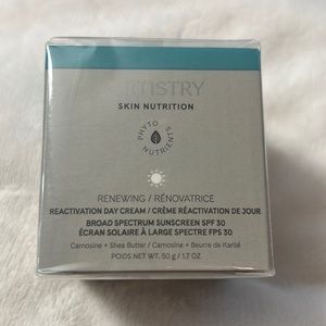 Artistry Skin Nutrition™ Renewing Reactivation Day Cream SPF 30
